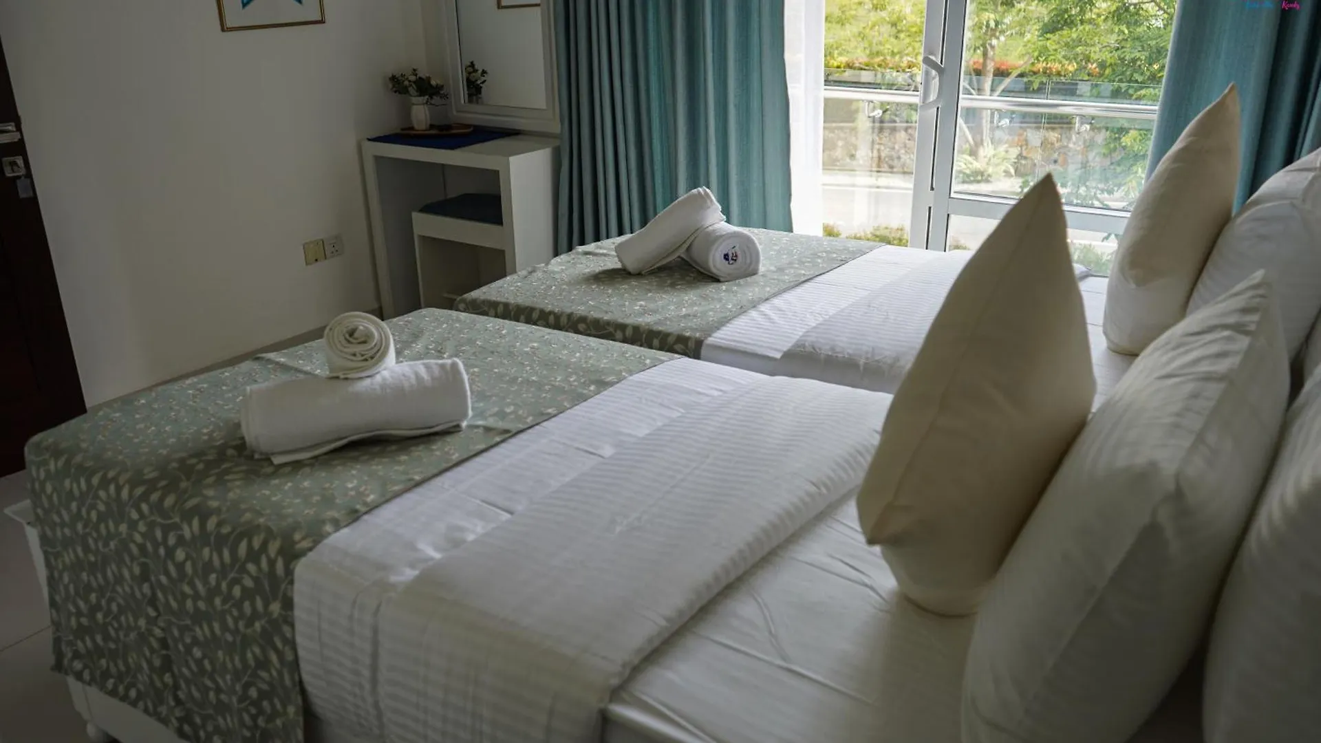 Hummingbird Lake Villa- Kandy