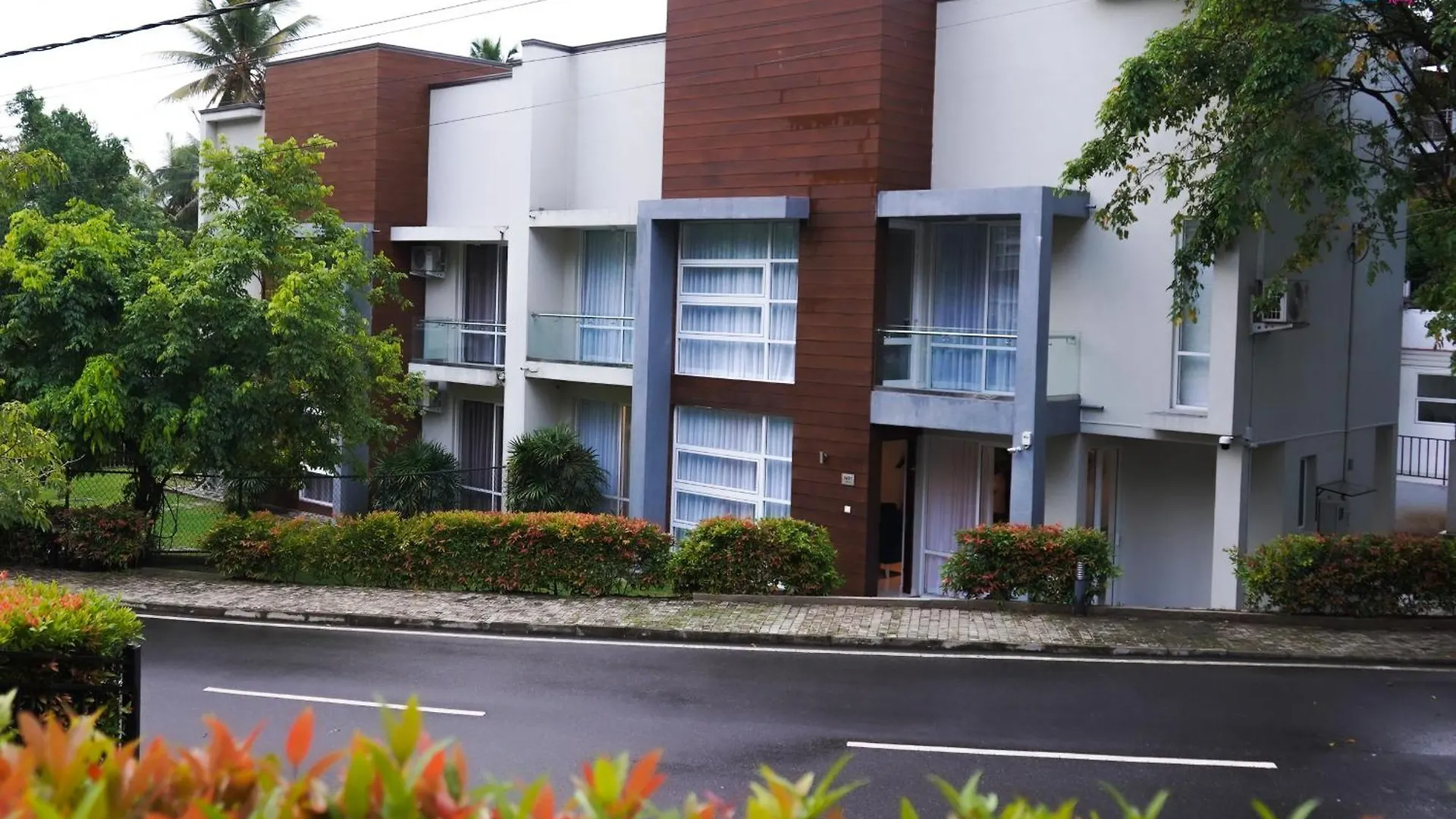 Hummingbird Lake Villa- Kandy